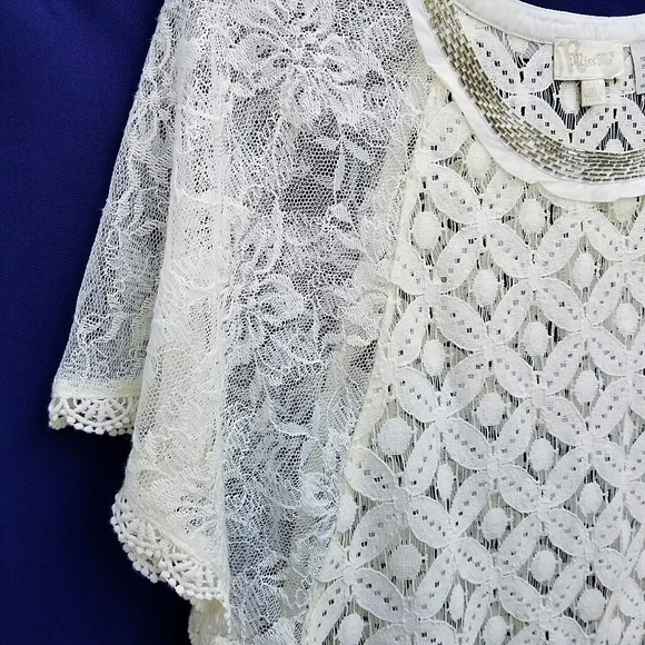 Miss Me Lace Blouse - Picture 3 of 5